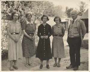 The Roché family photographed by artist Paul Maze in 1938: Huberte, Renée, Denise, Gisèle and Henri.